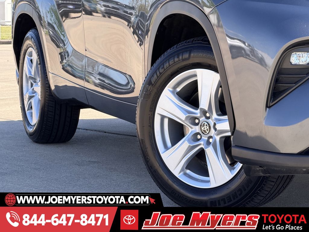 Used 2025 Magnetic Gray Metallic Toyota LE image 12