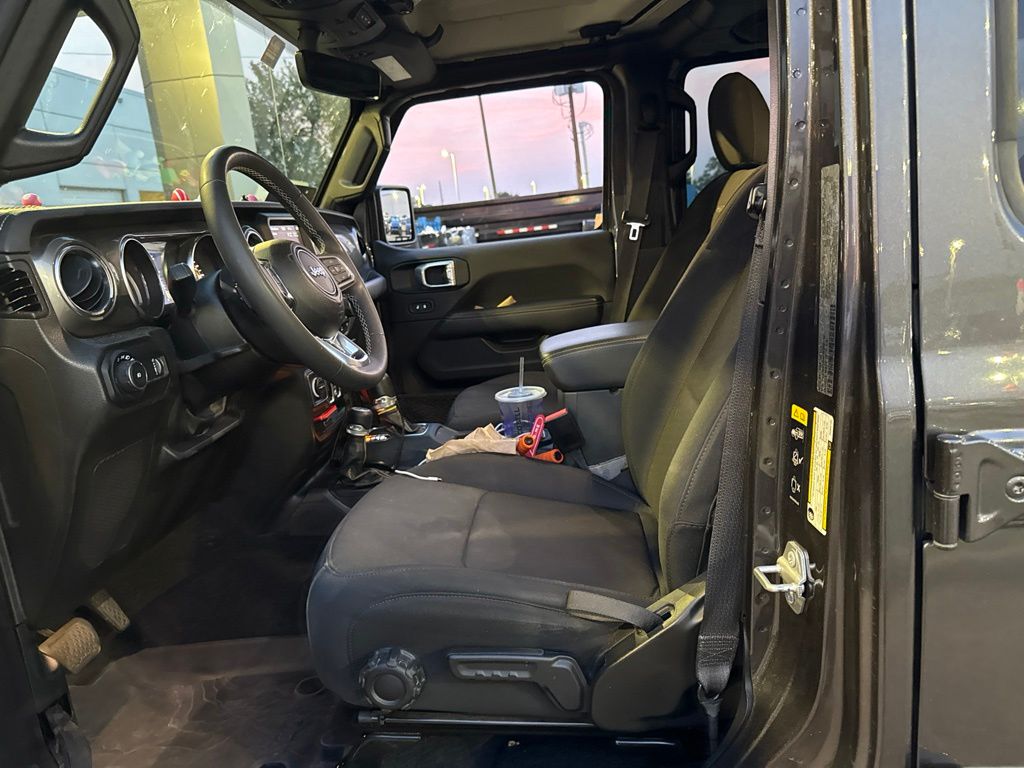 Used 2023 Granite Crystal Metallic Clearcoat Jeep Sahara image 3