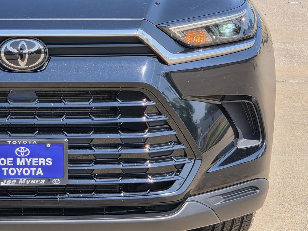 Used 2025 Midnight Black Metallic Toyota XLE image 4