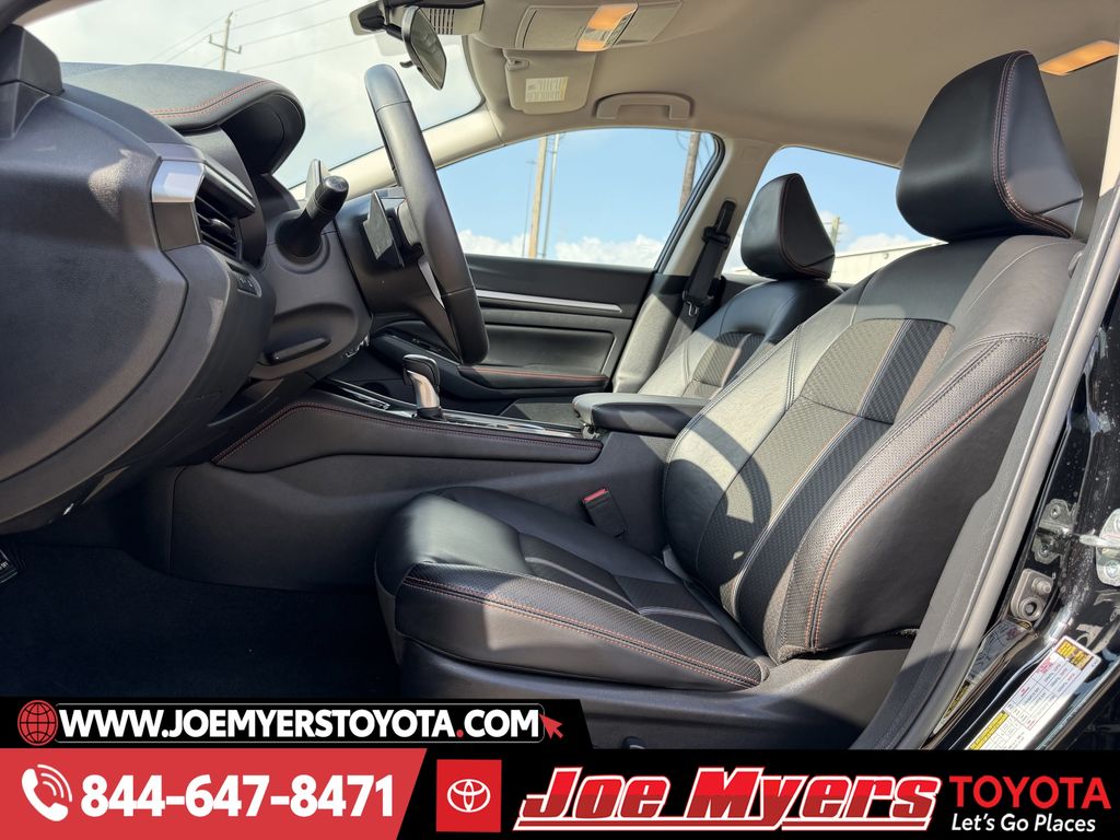 Used 2025 Super Black Clearcoat Nissan 2.5 SR image 27