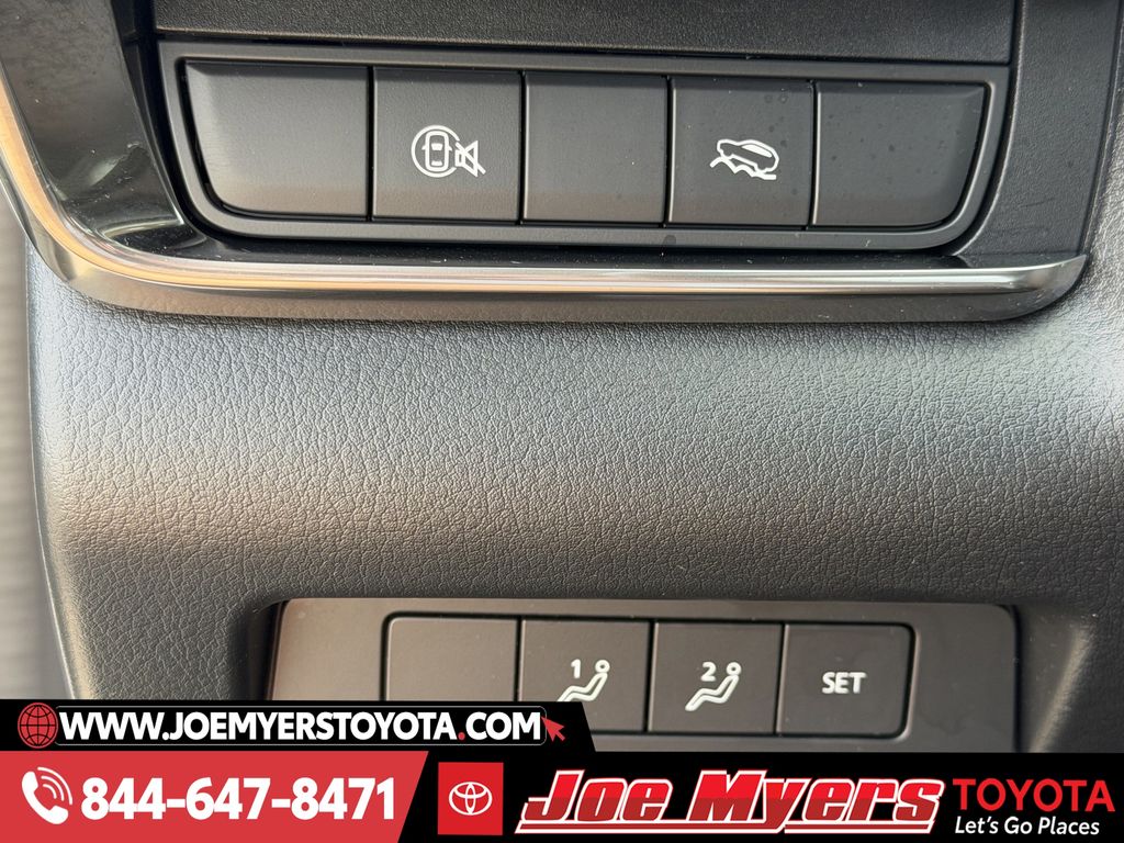 Used 2025 Snowflake White Pearl Mica Mazda 2.5 S Preferred Package image 26