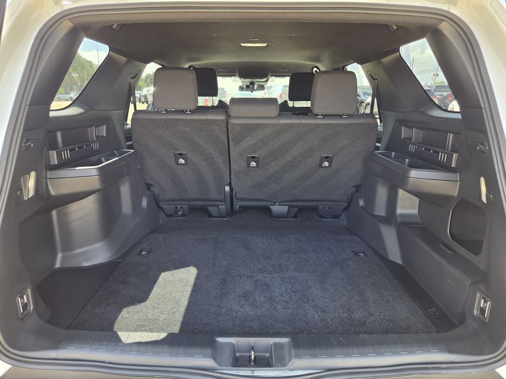 Used 2025 Ice Toyota SR5 image 28