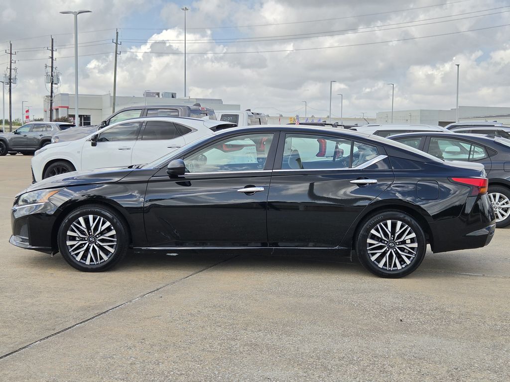 Used 2025 Super Black Clearcoat Nissan 2.5 SV image 6