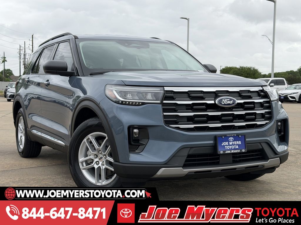 Used 2025 Vapor Blue Metallic Ford Active image 2