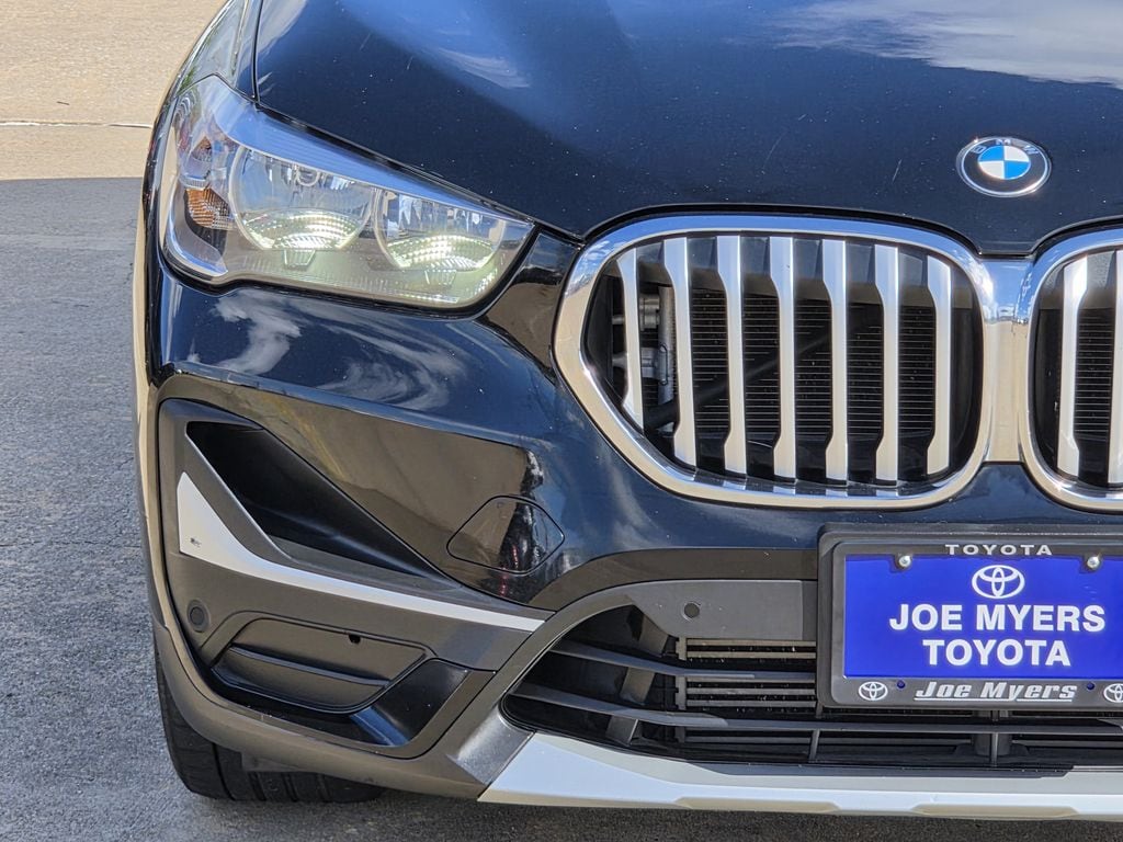 Used 2022 Jet Black BMW sDrive28i image 5