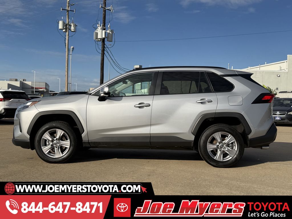 Used 2025 Silver Sky Metallic Toyota XLE image 6