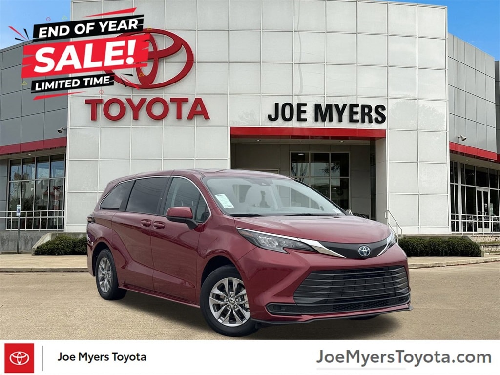 2024 Toyota Sienna LE's photo