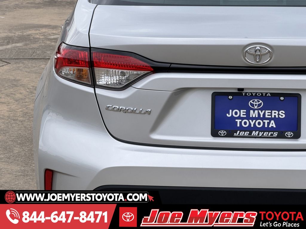 Used 2025 Classic Silver Metallic Toyota LE image 10