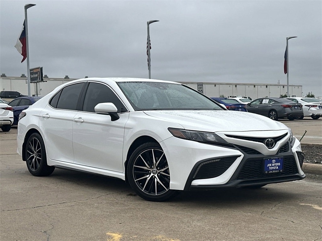 Used 2024 Toyota Camry SE with VIN 4T1G11AK0RU205045 for sale in Houston, TX