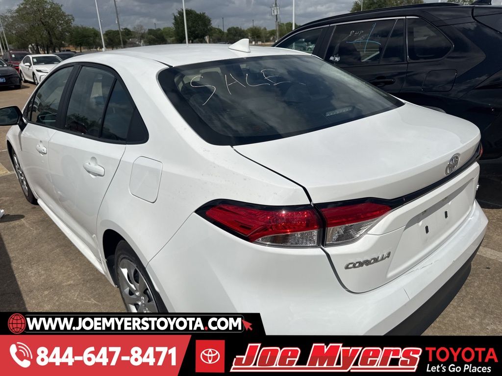 Used 2025 White Toyota LE image 4