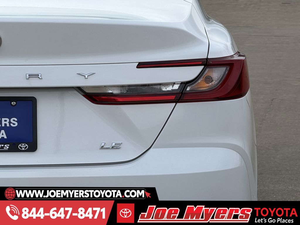 Used 2025 Ice Cap Toyota LE image 9