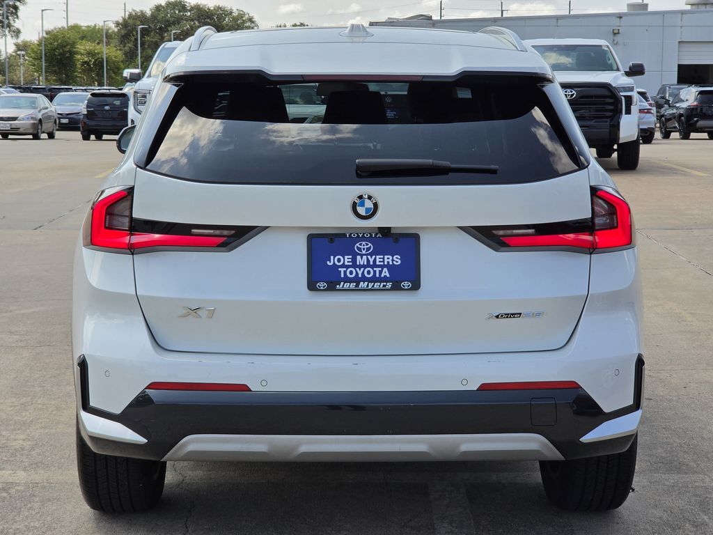 Used 2025 Mineral White Metallic BMW xDrive28i image 8