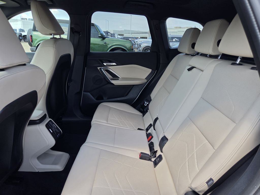 Used 2025 Mineral White Metallic BMW xDrive28i image 29