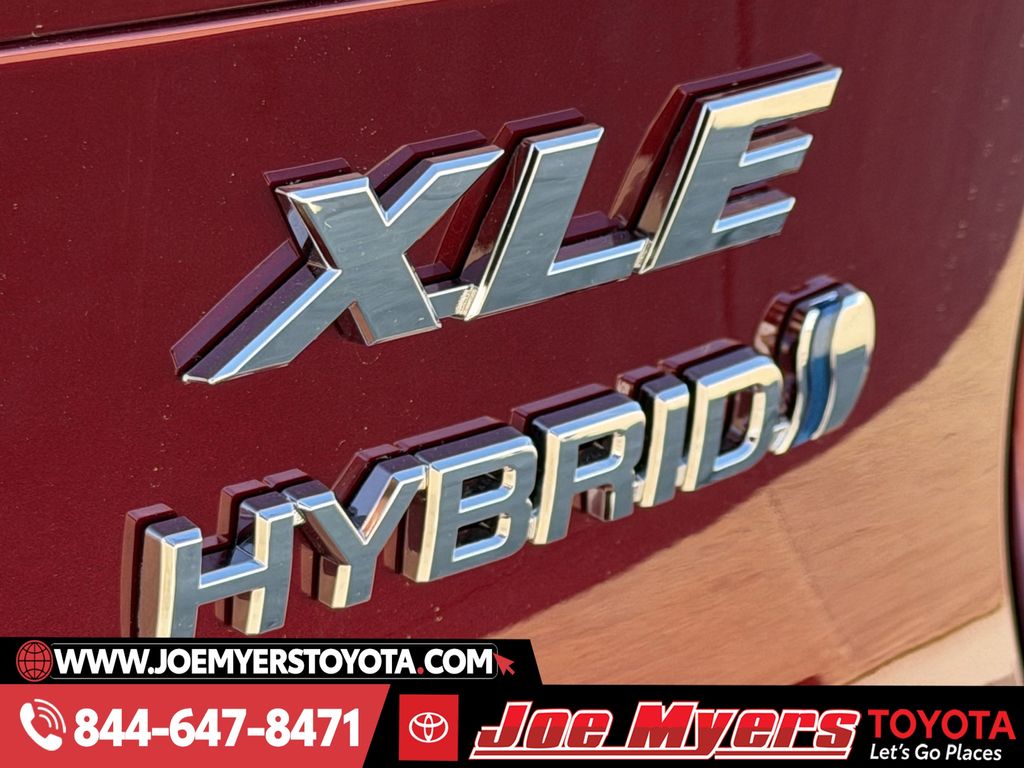 Used 2022 Ruby Flare Pearl Toyota XLE image 11
