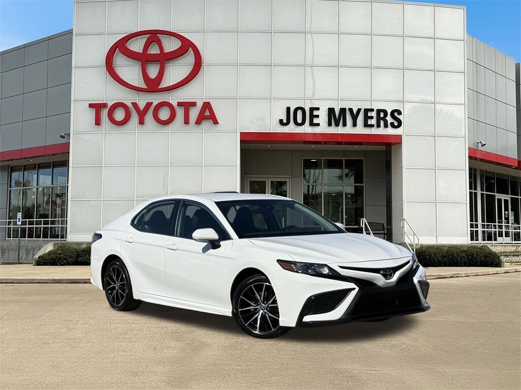 2024 Toyota Camry SE photo 2