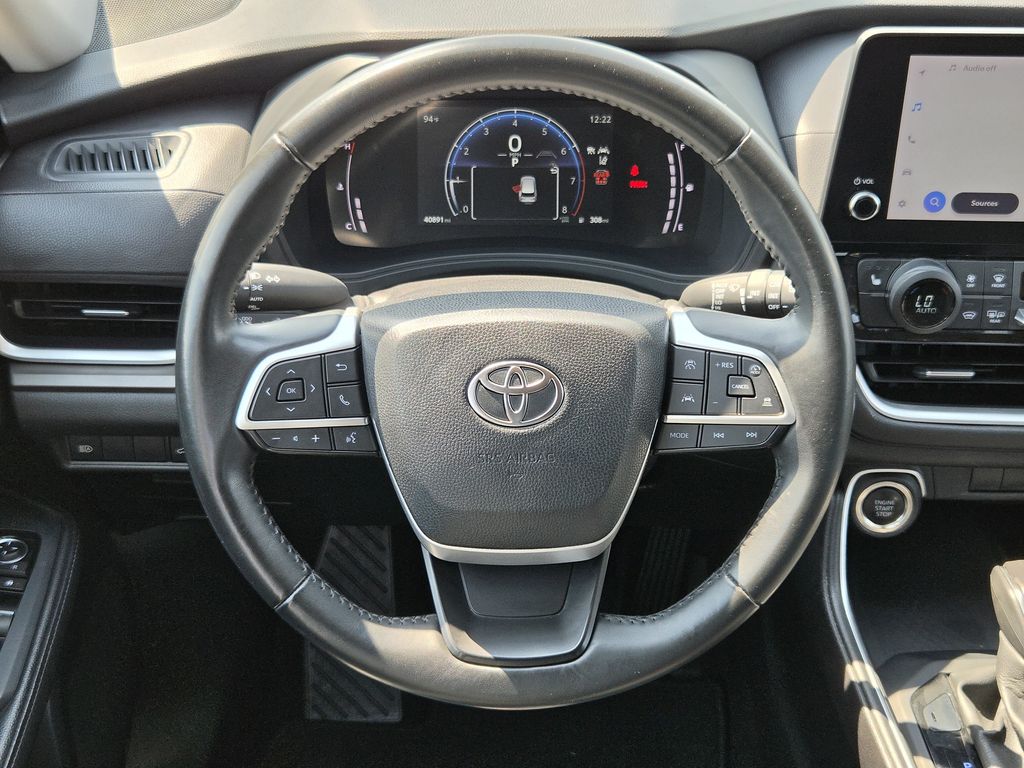 Used 2025 Midnight Black Metallic Toyota XLE image 15