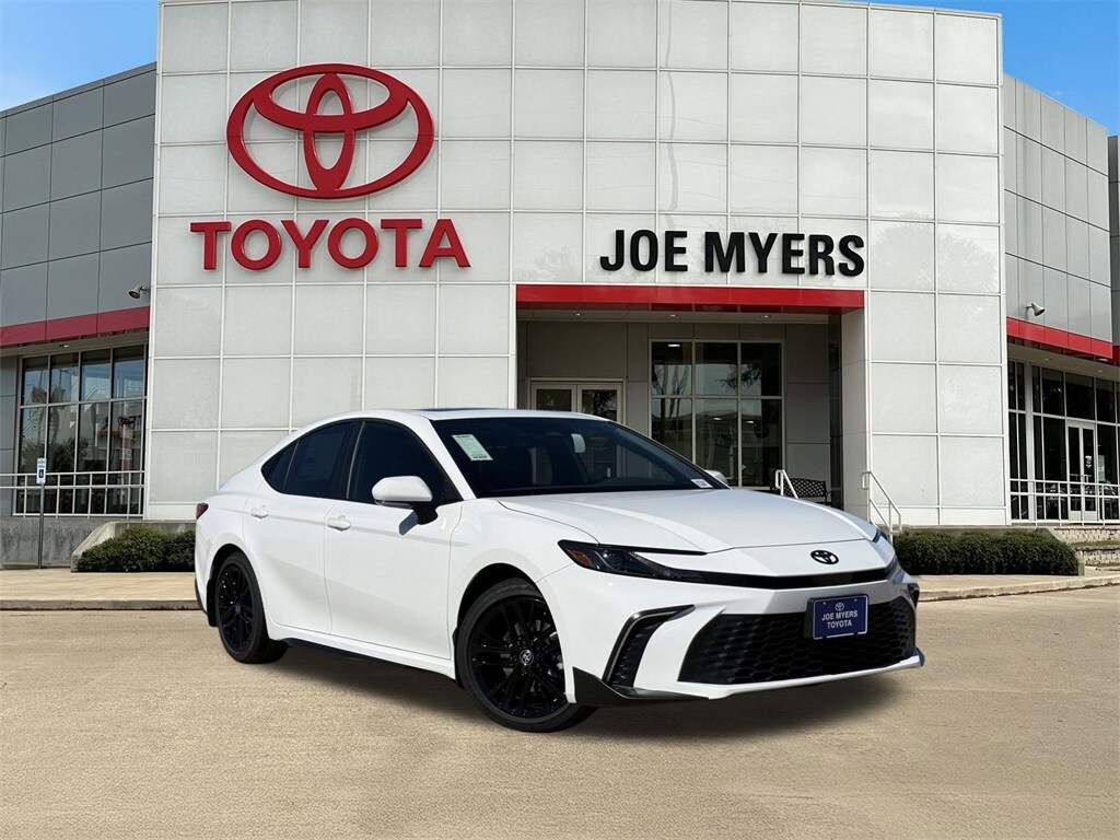 2026 Toyota Camry SE photo 2