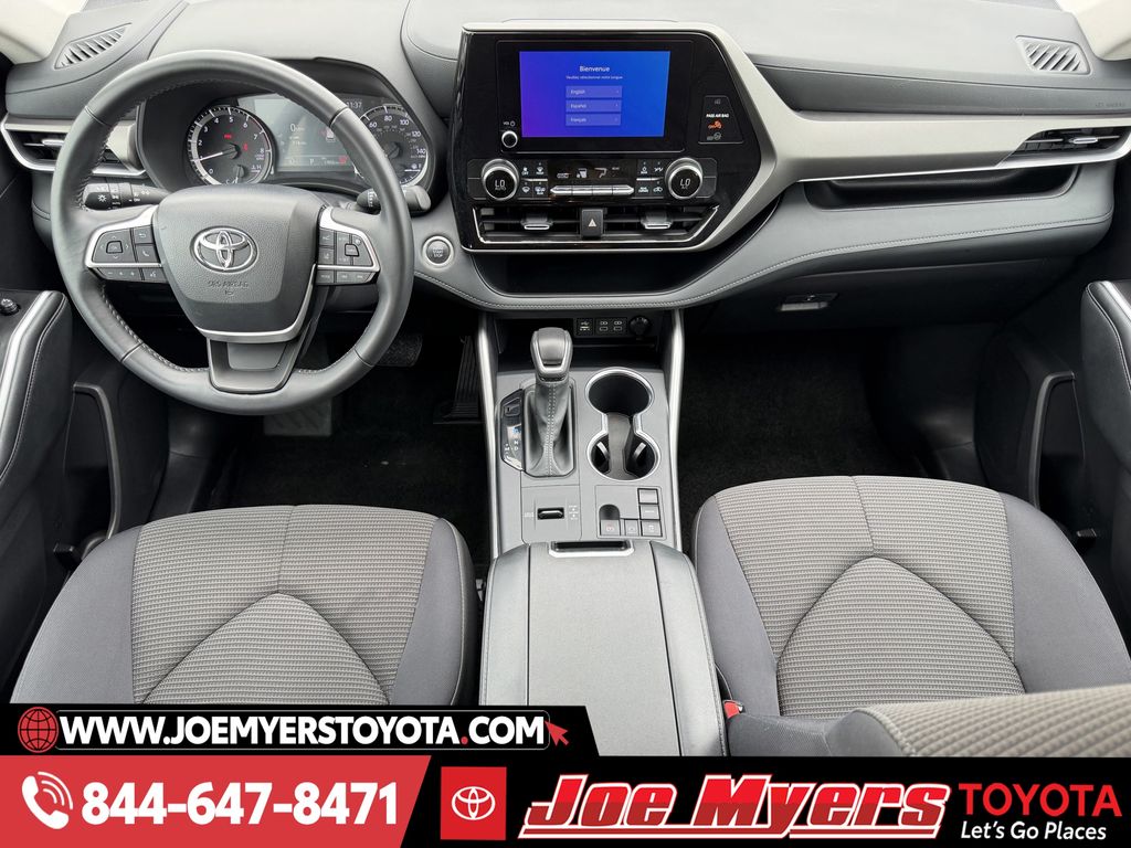 Used 2025 Midnight Black Metallic Toyota LE image 13