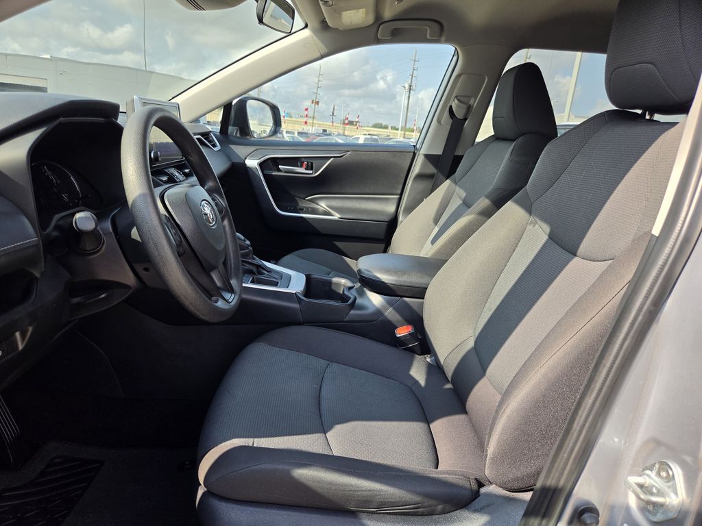 Used 2025 Silver Sky Metallic Toyota XLE image 27