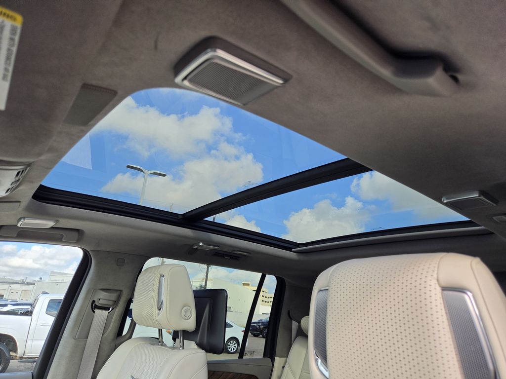 Used 2022 Crystal White Tricoat Cadillac Premium Luxury Platinum image 28