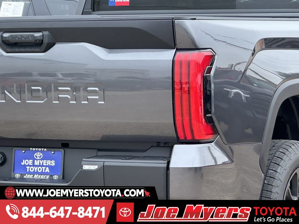 2025 Toyota Tundra SR5 - Photo 7