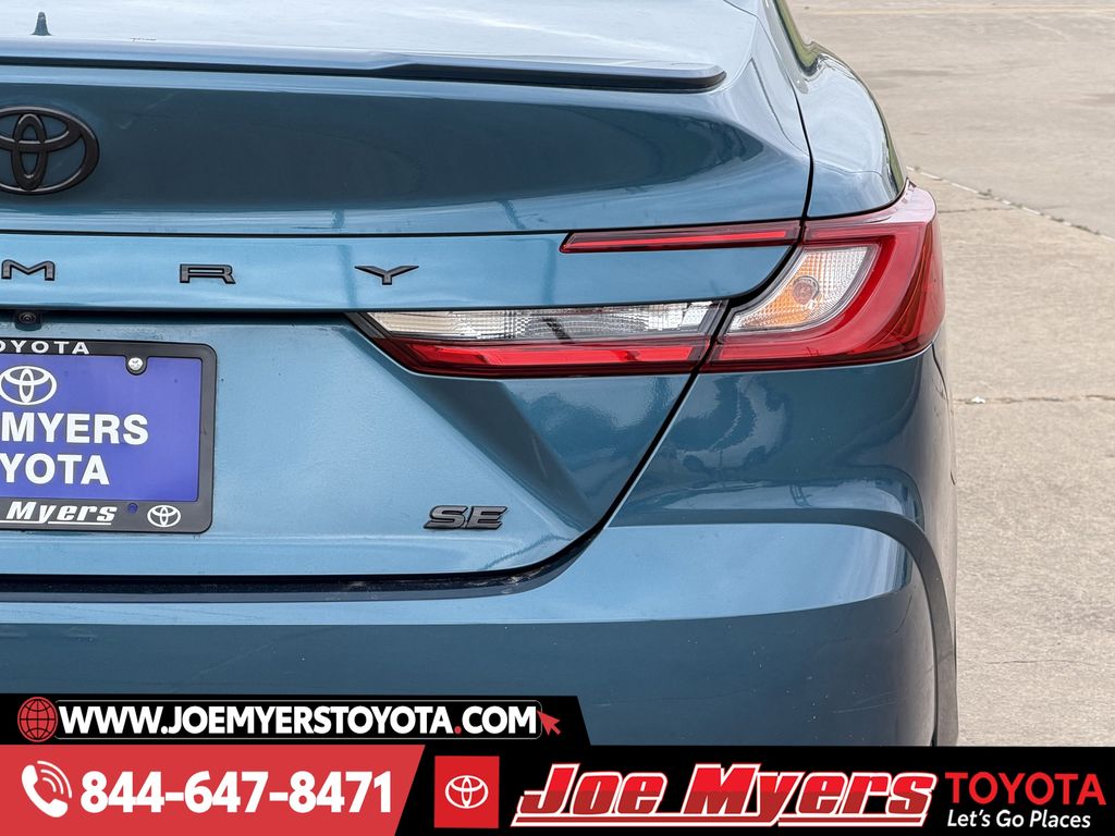 Used 2025 Ocean Gem Toyota SE image 9