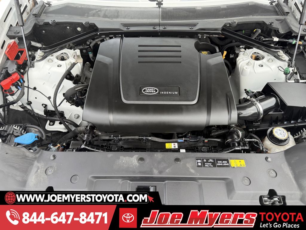 Used 2024 Fuji White Land Rover S image 31