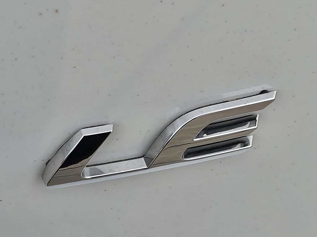 Used 2025 Ice Toyota LE image 11