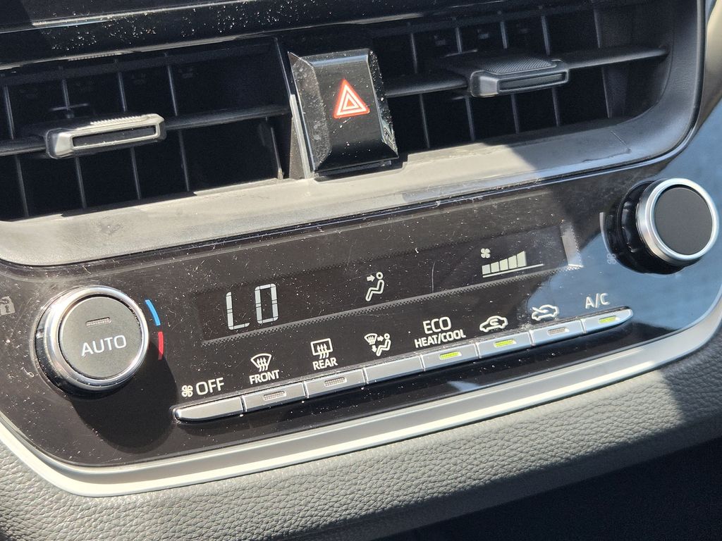 Used 2025 Ice Toyota LE image 20