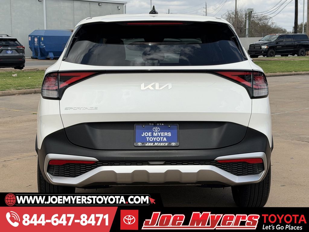 Used 2025 Snow White Pearl Kia LX image 8