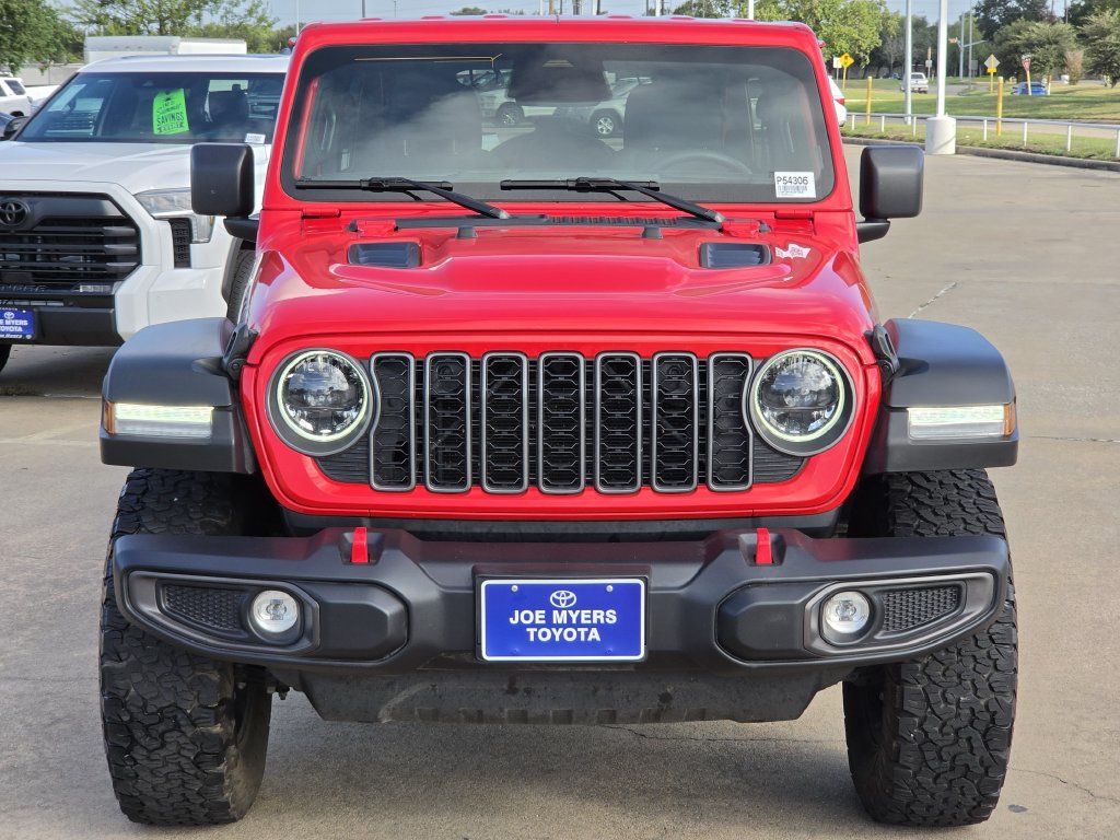 Used 2025 Firecracker Red Clearcoat Jeep Rubicon image 3