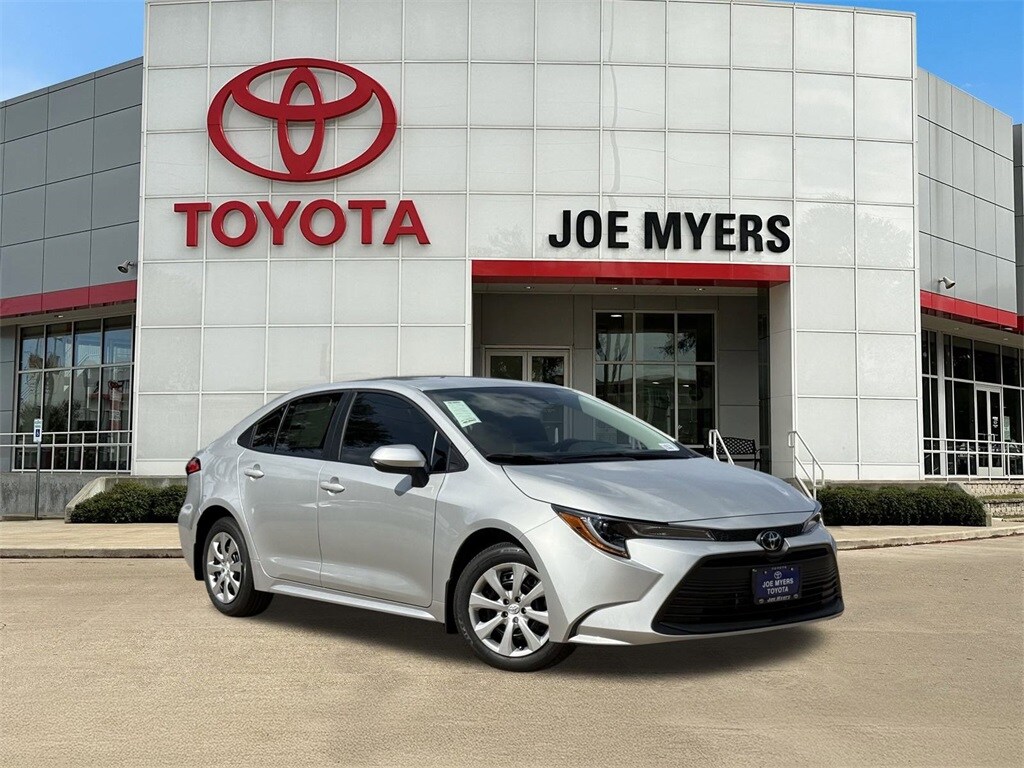 2026 Toyota Corolla LE photo 2