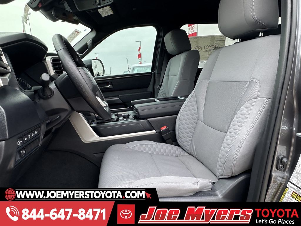2025 Toyota Tundra SR5 - Photo 17