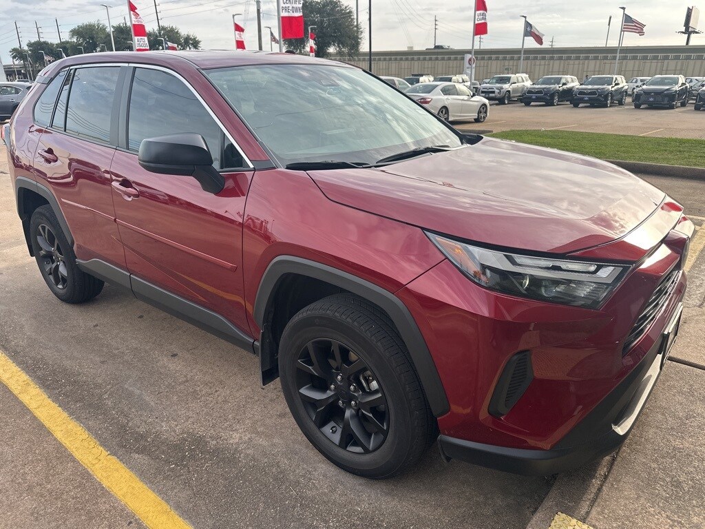 2024 Toyota RAV4 LE photo 3