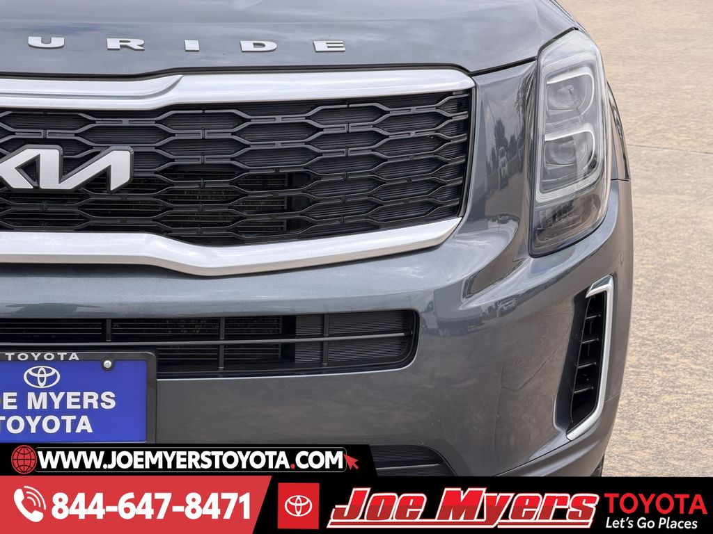 Used 2022 Gravity Gray Kia EX image 4