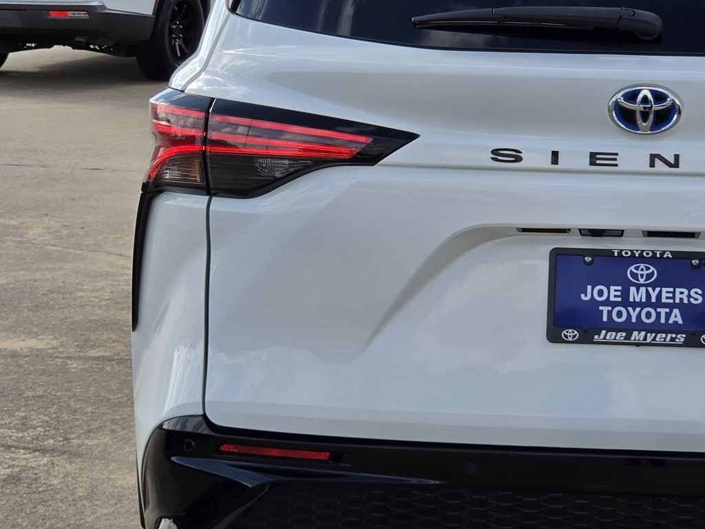 Used 2023 Ice Toyota XSE image 10