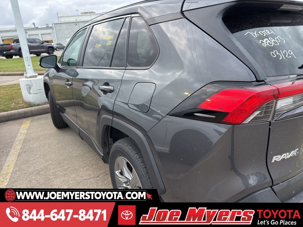 Used 2025 Gray Toyota XLE image 4