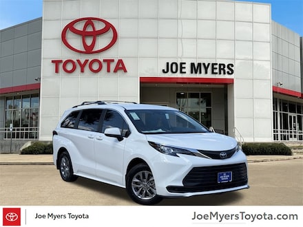 2025 Toyota Sienna LE 8 Passenger Van Passenger Van