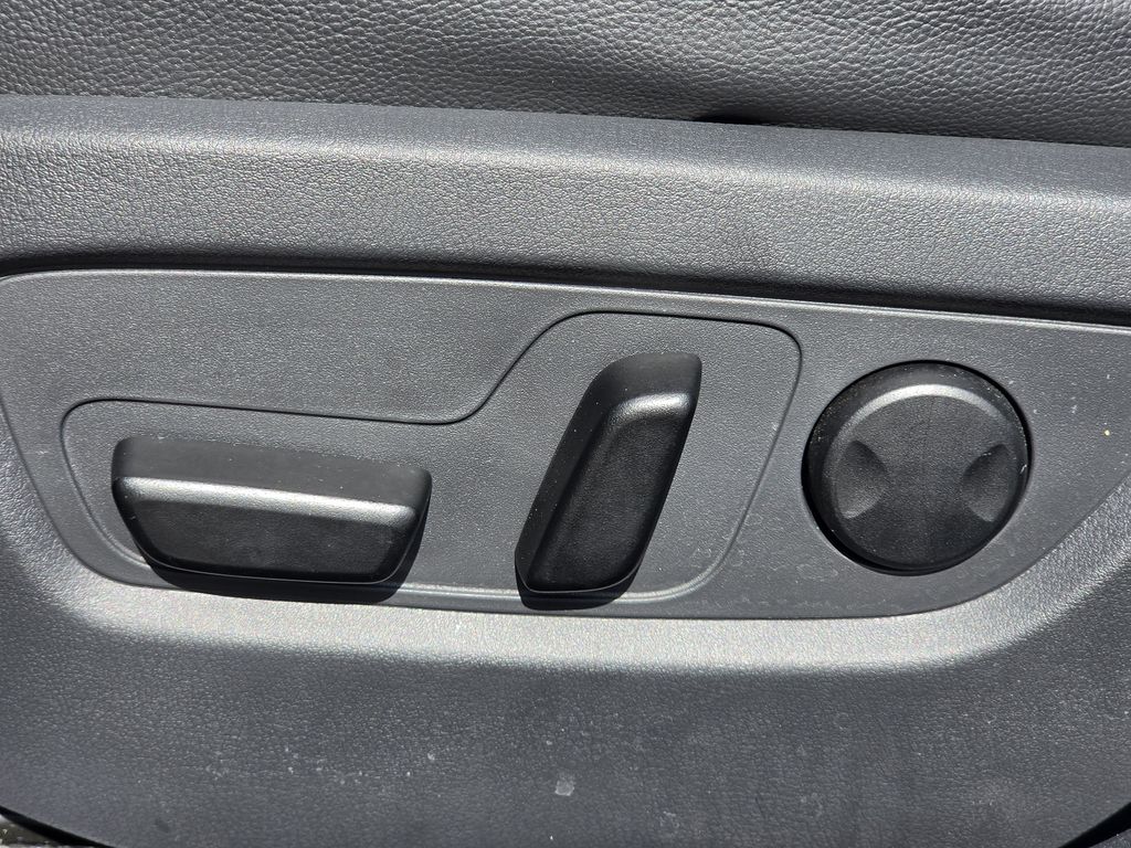 Used 2025 Wind Chill Pearl Mazda 2.5 S Preferred Package image 27
