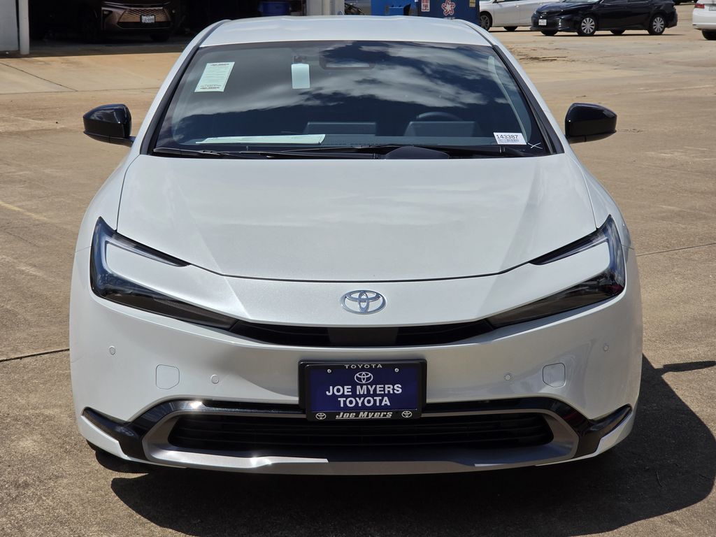 New 2027 Wind Chill Pearl Toyota XLE image 3