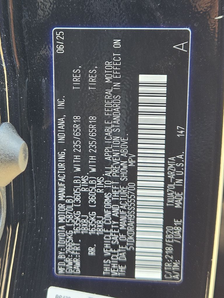 Used 2025 Midnight Black Metallic Toyota XLE image 33