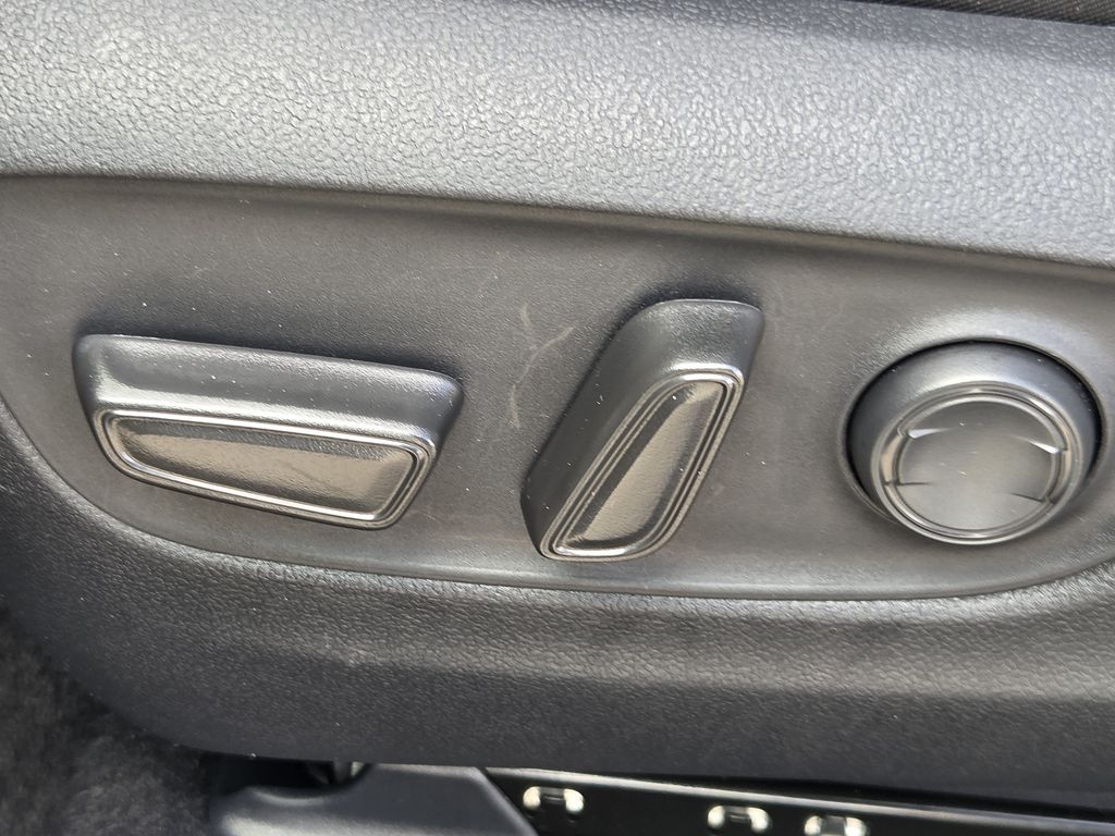 Used 2025 Midnight Black Metallic Toyota XLE image 28