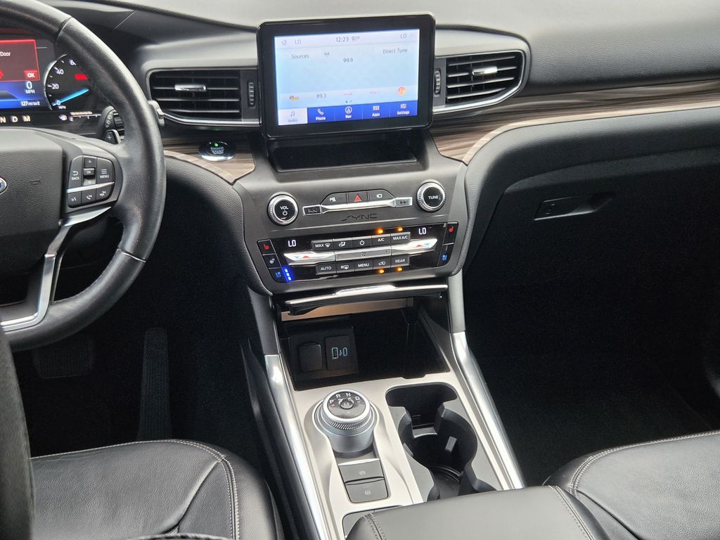 Used 2020 Black Metallic Ford Limited image 16
