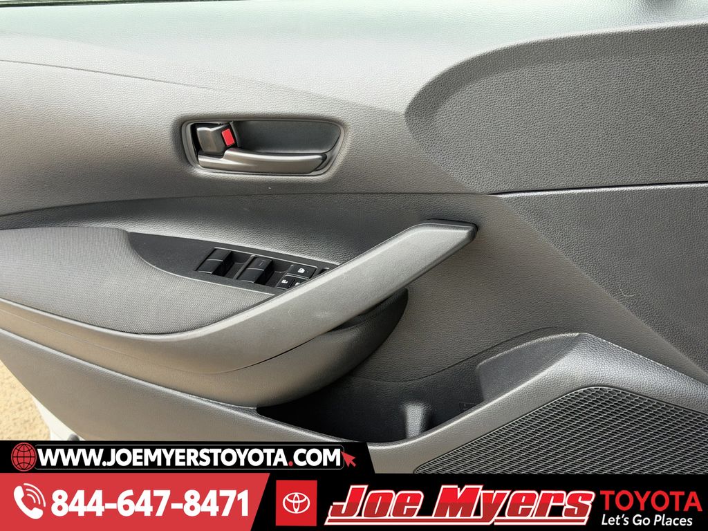 Used 2025 Ice Cap Toyota LE image 26