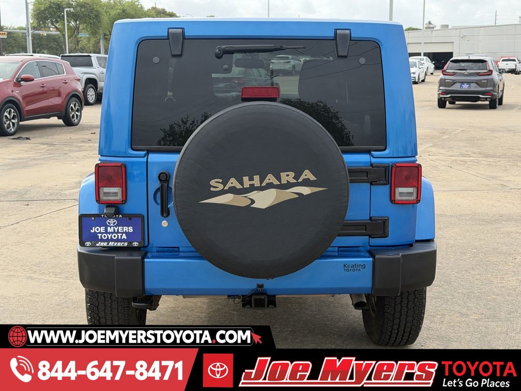 Used 2016 Hydro Blue Pearl Coat Jeep Unlimited Sahara image 8