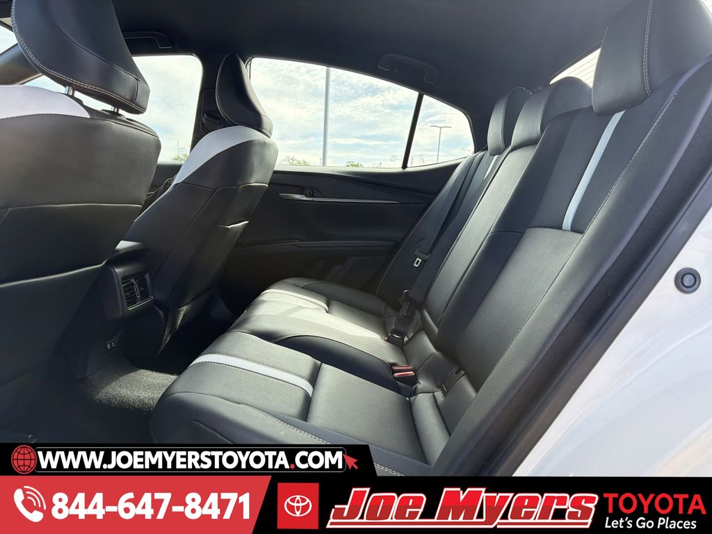 Used 2025 Ice Toyota SE image 29