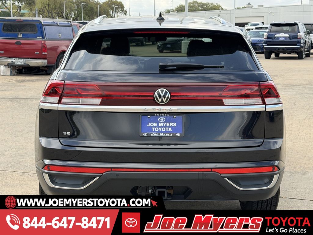 Used 2025 Deep Black Pearl Volkswagen 2.0T SE w/Technology image 8