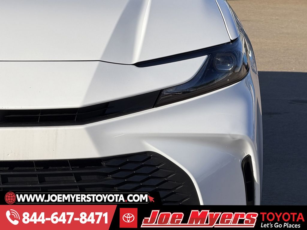 Used 2025 Ice Cap Toyota LE image 4