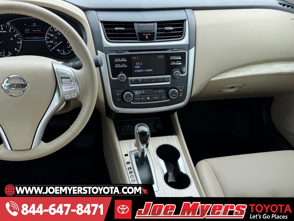 Used 2016 Cayenne Red Nissan 2.5 SL image 17