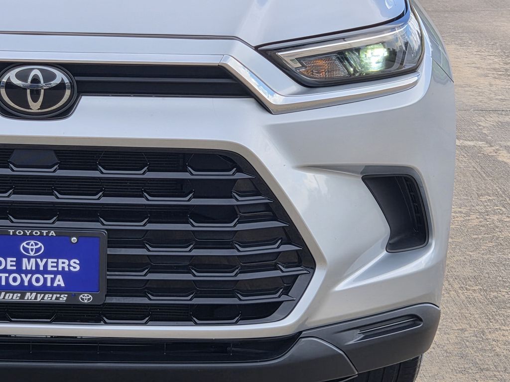 Used 2025 Celestial Silver Metallic Toyota XLE image 4